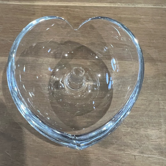 Nambe Heart shaped clear crystal ring holder. - Picture 4 of 5
